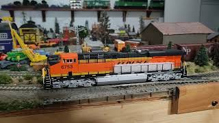 Walthers Mainline ES44C4 BNSF  6753 DCCSound [upl. by Ligriv443]