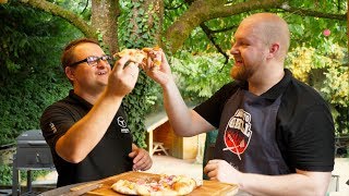 Knusprige Salami Sardellen Pizza vom Gasgrill  Volle 12 auf die Geschmacksknospen [upl. by Seleta]