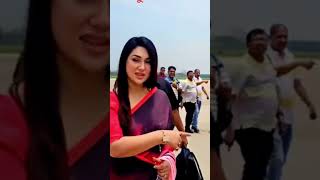 ভক্তরা ঘিরে ধরল অপু বিশ্বাসকে shorts by apu biswas ShakibKhanOfficial [upl. by Liuqnoj367]