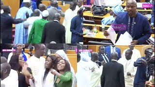 Urgent Assemblée nationale une bagarre éclate Guy Marius Sagna et Ahmed Aidara en [upl. by Cynthla]