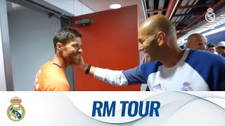 😃✨ Xabi Alonso came to say hello during our final session of our Tour [upl. by Avla]