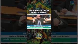 Eduardo Bolsonaro fala sobre a política de desarmamento da Venezuela e suas consequências [upl. by Nosnhoj894]