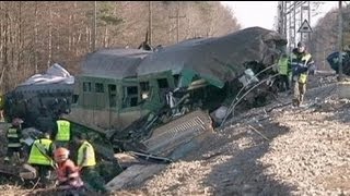 Accident ferroviaire en Pologne  un chef de gare inculpé [upl. by Okimat]