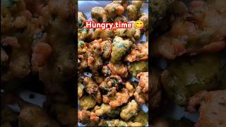 Palak pakoda 😋 methi na gota bhajiya pakora shorts viralvideo food trending funnymakiduniya [upl. by Strage]