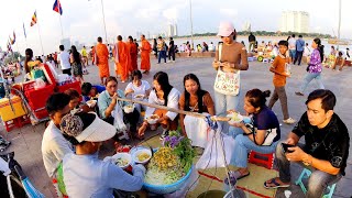 1 Rice Noodles Num Banh Chok at Riverside Phnom Penh Cambodia Street Food Countryside Market [upl. by Gottlieb]