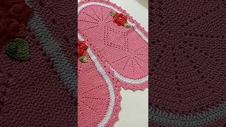 Tapete em crochê com aplicações de flor  crochet feitoamaocomamor feitoamão [upl. by Atlee]