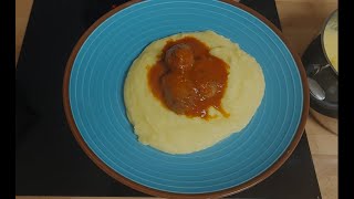 Salsiccia al sugo e polenta [upl. by Esile]