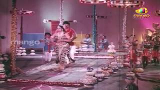 Kondaveeti Raja Telugu Movie  Manchamesi Duppatesi Video Song  Chiranjeevi  Vijayshanti [upl. by Pfaff]