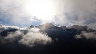 Aufsteigende Nebelbänke aus dem Val d’Arolla bei aufgehender Morgensonne  Realtime [upl. by Pelagi]