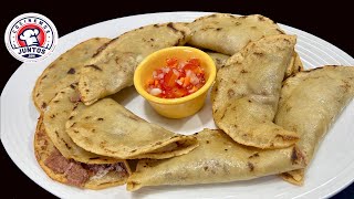 Tostadas de frijoles rellenas de queso y crema [upl. by Ignaz]