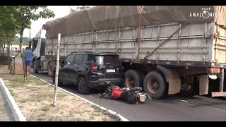 Acidente entre carreta moto e carro causa engarrafamento na avenida Efigênio Sales [upl. by Dessma]