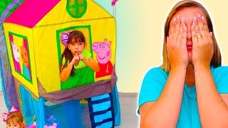 LAURINHA E HELENA BRINCANDO DE ESCONDE ESCONDE NA CASA DA ARVORE DE BRINQUEDO DA PEPPA [upl. by Ettenig]