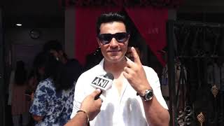 Mumbai LS Polls Randeep Hooda shows the indelible ink mark on his finger after casting his vote [upl. by Shrier362]