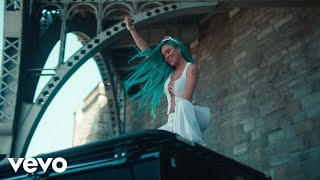 KAROL G Mariah Angeliq  EL MAKINON Official Video [upl. by Wetzell]