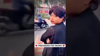 ❤️ PRENDERSI PER MANO ❤️ memes funnyshorts [upl. by Eartha]