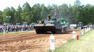 Leopard tank op pad met sleepwagen [upl. by Rehotsirhc]