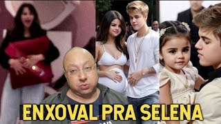 Selena Gomez CHORA ao ganhar ENXOVAL DE BEBÊ antes de Justin Bieber e Dona Hailey ter filho [upl. by Brennen]