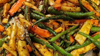 मूली का अचार बनाने का पारम्परिक तरीका mooli ka achar dalne ka tarika Mooli Pickle in Vinegar mo [upl. by Cece461]