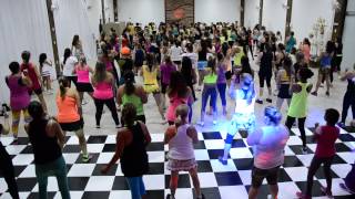 Se Menea  Zumba com Karina Rocha  Brasil [upl. by Clower]