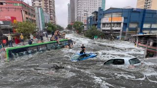 Mass evacuation in the Philippines The river embankment broke floods submerged Manila [upl. by Mansoor47]