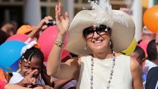 Koning Willem Alexander en Koningin Maxima in Willemstad Curacao 2013 fritsellen [upl. by Salvay975]