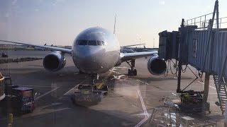 American Airlines 777200 Pushback at ChicagoOHare ORD [upl. by Yelena]