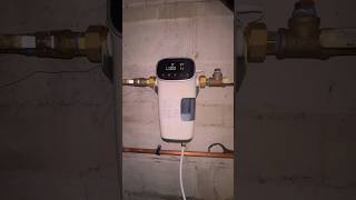 Installing a smart water leak detector from Waterdrop at a traumatized clients house waterdrop [upl. by Sitsuj]