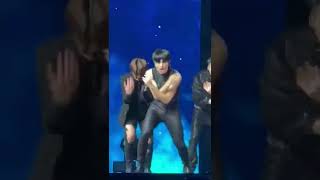 wooyoung answer fancam  ateez Newark concert [upl. by Heurlin]