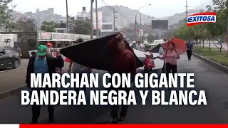 🔴🔵Carabayllo marchan con gigante bandera negro y blanco [upl. by Ivel]