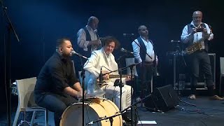 Goran Bregovic llena de ritmo el festival Balkan Trafik [upl. by Dnalyram]