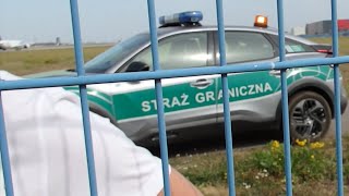 Lotnisko Jasionka Rzeszów Legitymowanie przez płot tym razem Straż Graniczna w akcji [upl. by Annot976]