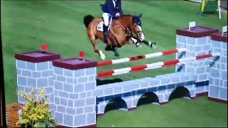 Caída McLain Ward en Calgary [upl. by Charin]