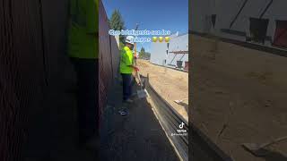 Que tan inteligente son los gringos 😂 video comedyfilms humor construction comedymovies [upl. by Vasily316]