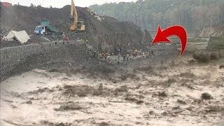 DETIK DETIK BANJIR LAHAR SEMERU DATANG TERJANG TANGGUL BRONJONG GLADAK PERAK [upl. by Anhaj]