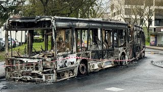 quotCest lié à des interpellationsquot  à RillieuxlaPape un bus incendié en guise de représailles [upl. by Nelyk]