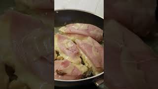 SCALOPPINE DI POLLO AL PROSCIUTTO FUNGHI E FORMAGGIO [upl. by Hendry182]