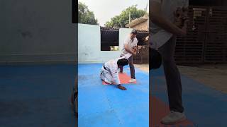 Wrist lock selfedefense selfdifence against double hand wrist grab lock [upl. by Yennep]