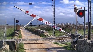 Spoorwegovergang Casamassima I  Railroad crossing  Passaggio a livello [upl. by Harve891]