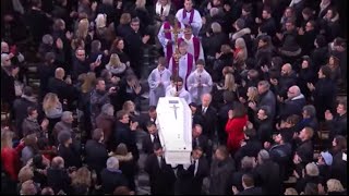 Quand le cercueil de Johnny quittait l’église au son de « Gabrielle » sous l’ovation des fans [upl. by Sairahcaz722]