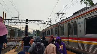 Klakson Electric KRL Commuter Line 元東急田園都市線8500系8610F Berangkat Stasiun Manggarai 電警笛 2732022 [upl. by Izmar]