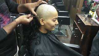 gujju gir full headshave enjoy clean headshave with razor in salon long hair [upl. by Jollenta]