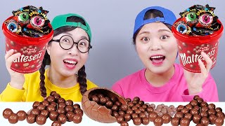 الشوكولاته البيض مقلة العين الخطمي جيلي الحلوى موكبانج DONA Mukbang [upl. by Jeavons]