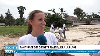 Opération de ramassage des déchets plastiques sur la plage [upl. by Teressa]