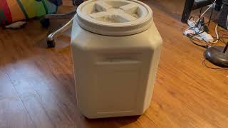 Gamma2 Vittles Vault Pet Food Storage Container Review Plenty of food storage for 1 large dog [upl. by Fishbein]