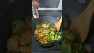 青椒🫑炒鸡翅鸡腿 cooking chicken 青椒 鸡翅 鸡腿 [upl. by Htirehc]