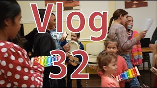 Vlog 32 Van het kippenhok naar de kerk [upl. by Llekcir]