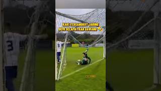 KIPER INI SAMPAI TERSANGKUT JARING SEMI SELAMATKAN GAWANGNYA 🤣 shorts [upl. by Tiana]