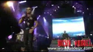 Wisin amp Yandel Gracias a ti Live [upl. by Idnod845]