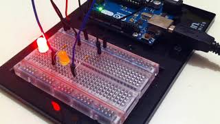 Arduino  Comment faire clignoter deux LED en alternance [upl. by Lustick317]