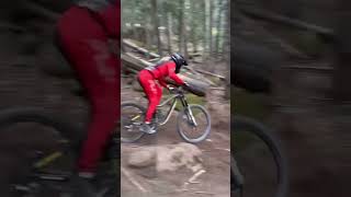 Have you ever raced DH Isabella Naughton is attacking the track🔥 mtb mtbfreestyle mtbfreeride [upl. by Narba]